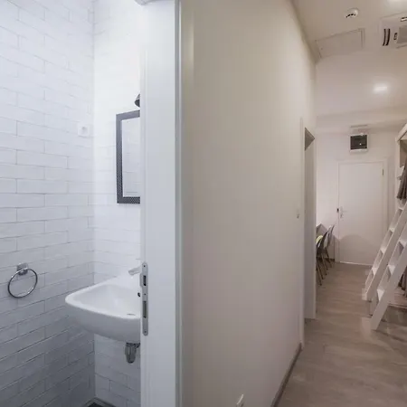 Dandelion Hostel *